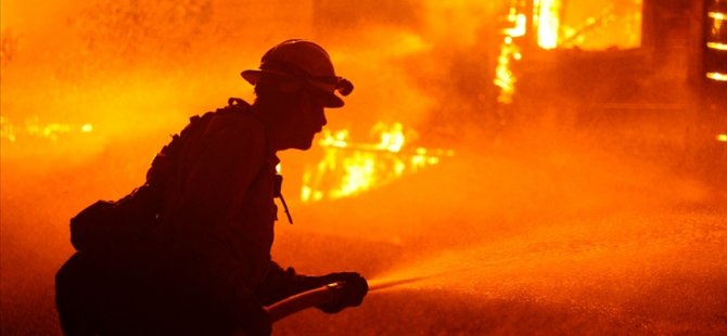 California'da devam eden yangın, eyalet tarihinin en büyük 2. yangını olarak kayda geçti