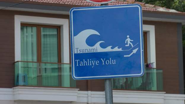 İstanbul sahillerine tsunaminden kaçış tabelaları yerleştiriliyor