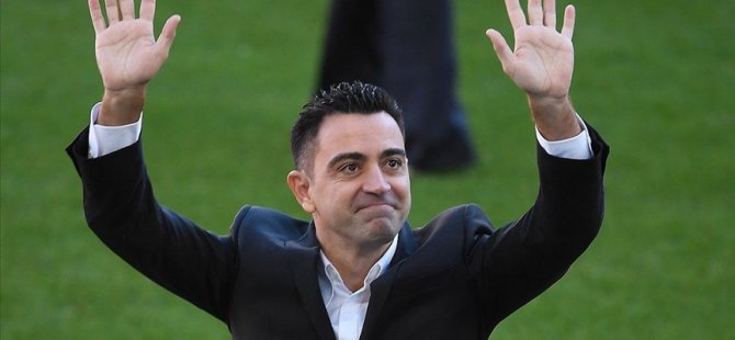 Barcelona, büyük beklentilerle getirilen Xavi Hernandez'i tanıttı