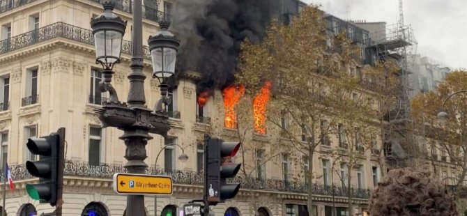 Paris’te Tarihi Binada Yangın