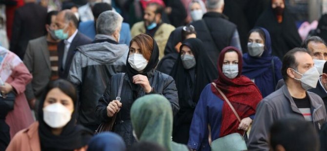 İran'da 17 Yaşındaki Eşini Öldüren Adam, Kesik Başla Poz Verdi