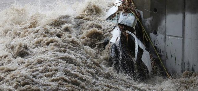 Araç sele kapıldı, 2 kişi hayatını kaybetti