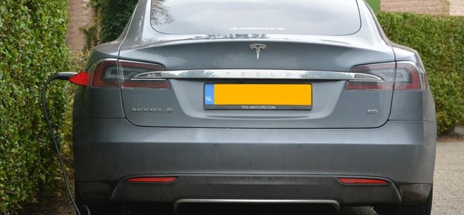 Tesla, Güvenlik Sorunları Nedeniyle 475 Binden Fazla Aracını Geri Çağırdı