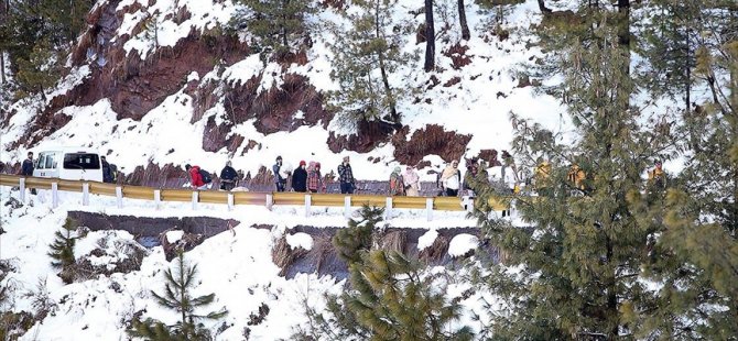 Pakistan'da Yoğun Kar Yağışında Donarak Ölenlerin Sayısı 23’e Çıktı