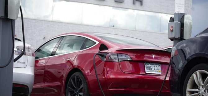 Tesla 817 bin aracı emniyet kemeri sesli uyarı sistemi hatası nedeniyle geri çağıracak