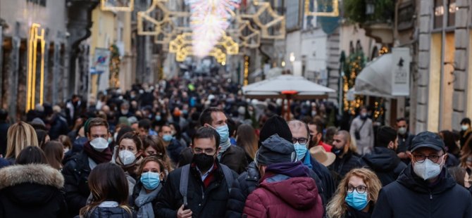 İtalya'da Açık Havada Maske Kullanma Zorunluluğu Kalkıyor