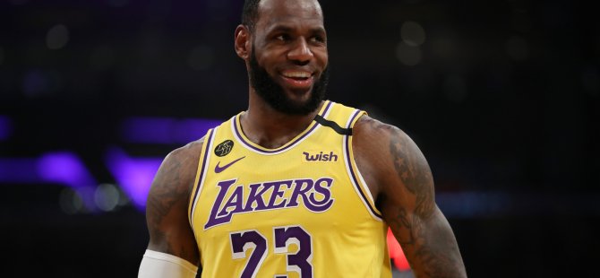 LeBron James, Los Angeles Lakers Tarihine Geçti