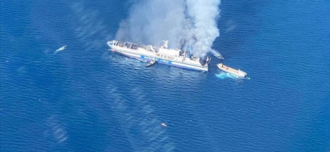 Yunanistan'da Yangın Çıkan Feribotta Bir Türk Vatandaşa Ulaşılamadığı Bildirildi