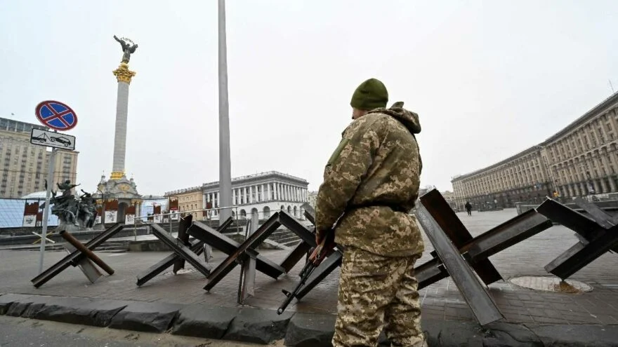 Rus Tankları Kiev’e İlerliyor: Siren Sesleriyle Güne Başladılar