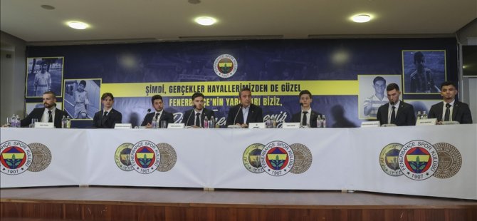 Fenerbahçe, 6 genç futbolcusu için imza töreni düzenledi