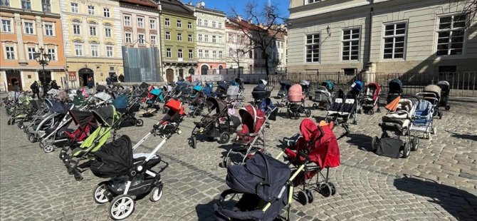 Meydana 109 Boş Bebek Arabası Bırakıldı