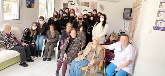 Yakın Doğu Üniversitesi'nden Yaşlılar Haftasında Anlamlı Etkinlik