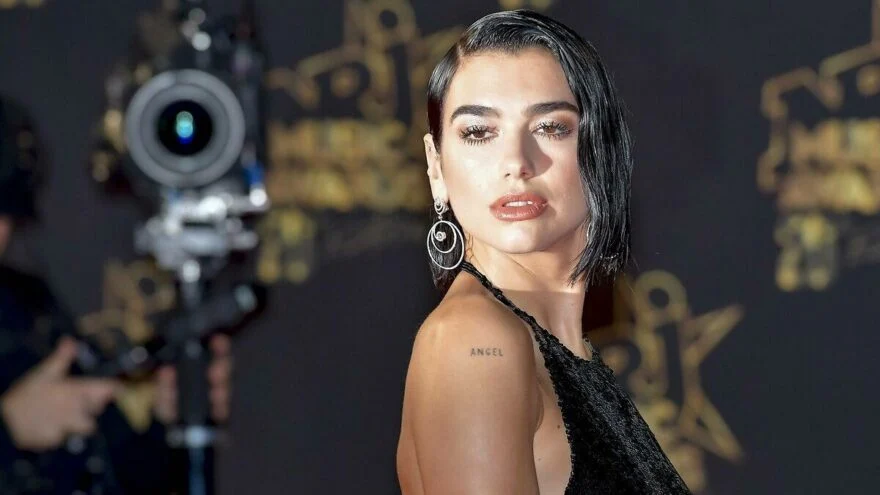 Pandemi Dua Lipa’ya yaradı, kazandığı ücretler dudak uçuklattı