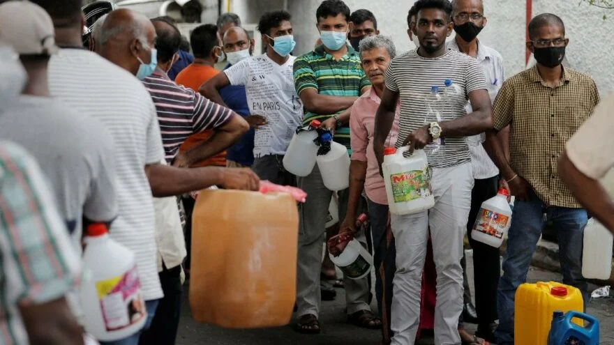 Sri Lanka borçlarını ödeyemeyeceğini açıkladı