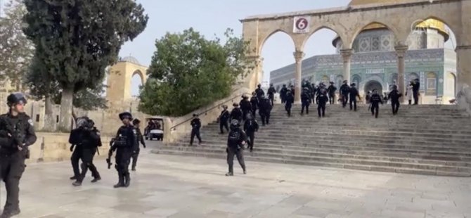 İsrail polisi Mescid-i Aksa'ya baskın düzenledi