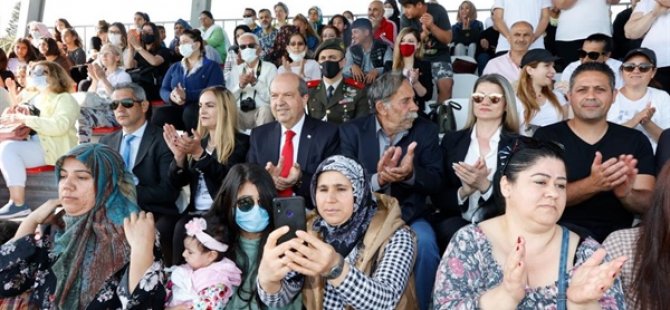 Cumhurbaşkanı Tatar, Karaoğlanoğlu'nda Öğrencilerin Gösterilerini İzledi