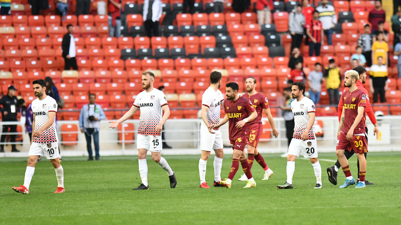 Gaziantep'te fair-play rüzgârı: Önce Göztepe, rakibinin gol atmasına izin verdi; sonra Gaziantep penaltıyı bilerek dışarı attı