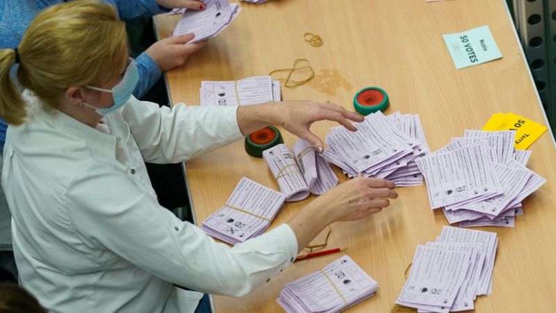 İngiltere'de sol fırtına esti.. İlk sonuçlara göre İşçi Partisi önde