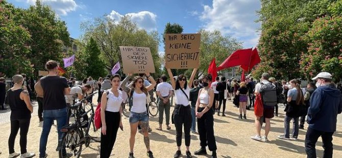 Almanya’da polis şiddeti protesto edildi