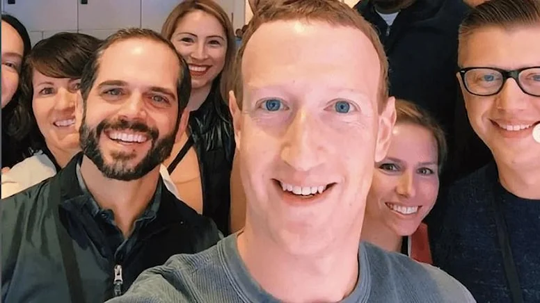 Mark Zuckerberg uzaylı mı? Son selfie’si komplo teorilerini yeniden alevlendirdi