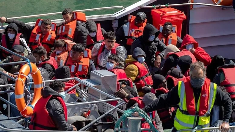 İngiltere, yasa dışı göçmenleri Ruanda’ya göndermeye başlıyor