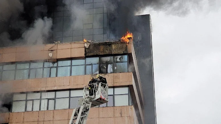 Rusya’da iş merkezinde yangın: 140 kişi alevlerin arasında kaldı