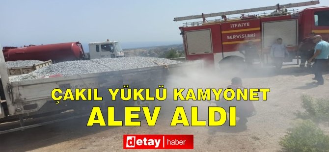 Çakıl yüklü kamyonet alev aldı