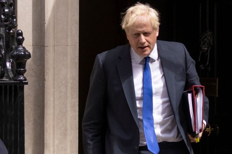 Boris Johnson istifa etti