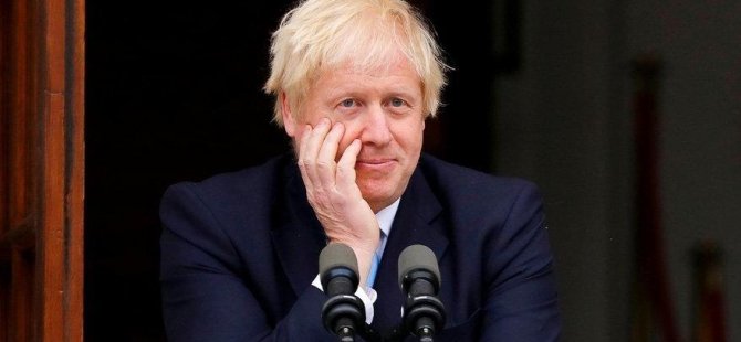 Boris Johnson askeri eğitime katılarak el bombası attı