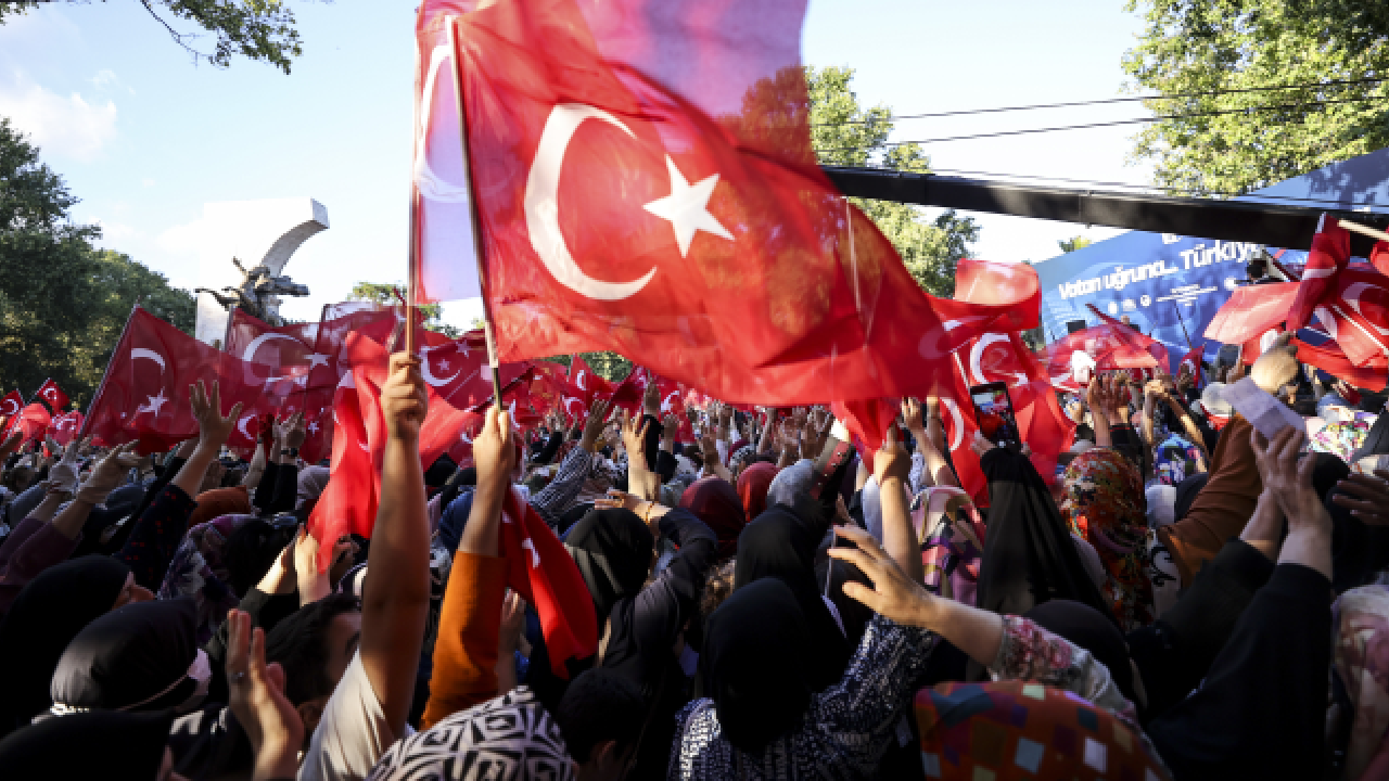 Elif Çakır: Saraçhane mitingi AK Parti oylarındaki erimenin ete kemiğe bürünmüş bir hali