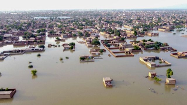 Pakistan'ın Sindh eyaletinde okulların yüzde 40'ı sel sonucu yıkıldı