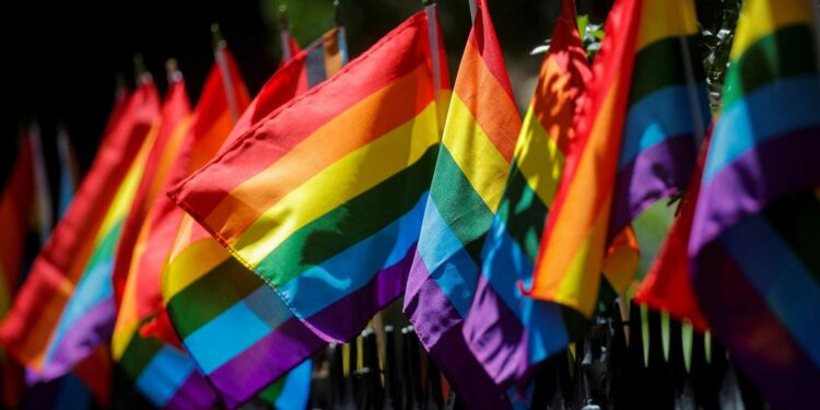 "Büyük Aile Buluşması" adlı LGBTİ karşıtı mitinge siyasetçiler, sanatçılar, gazeteciler ve yazarlardan tepki yağıyor