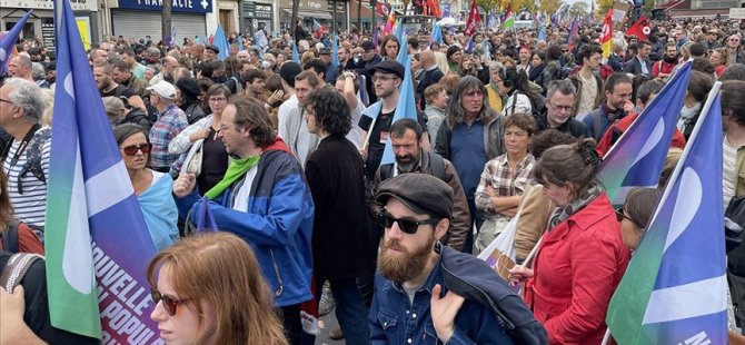 Fransa'da hayat pahalılığını protesto için binlerce kişi sokaklara döküldü