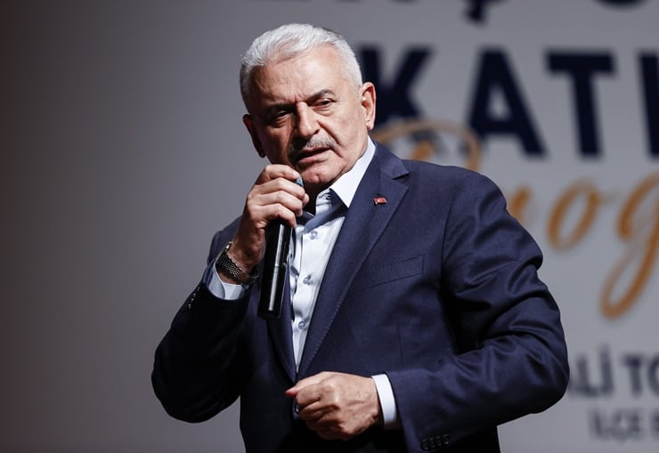 Binali Yıldırım ve AKP’li Şamil Ayrım Azerbaycan’da trafik kazası geçirdi