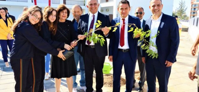 Esin-Leman Lisesi’nde Fidan Dikme Etkinliği Düzenlendi