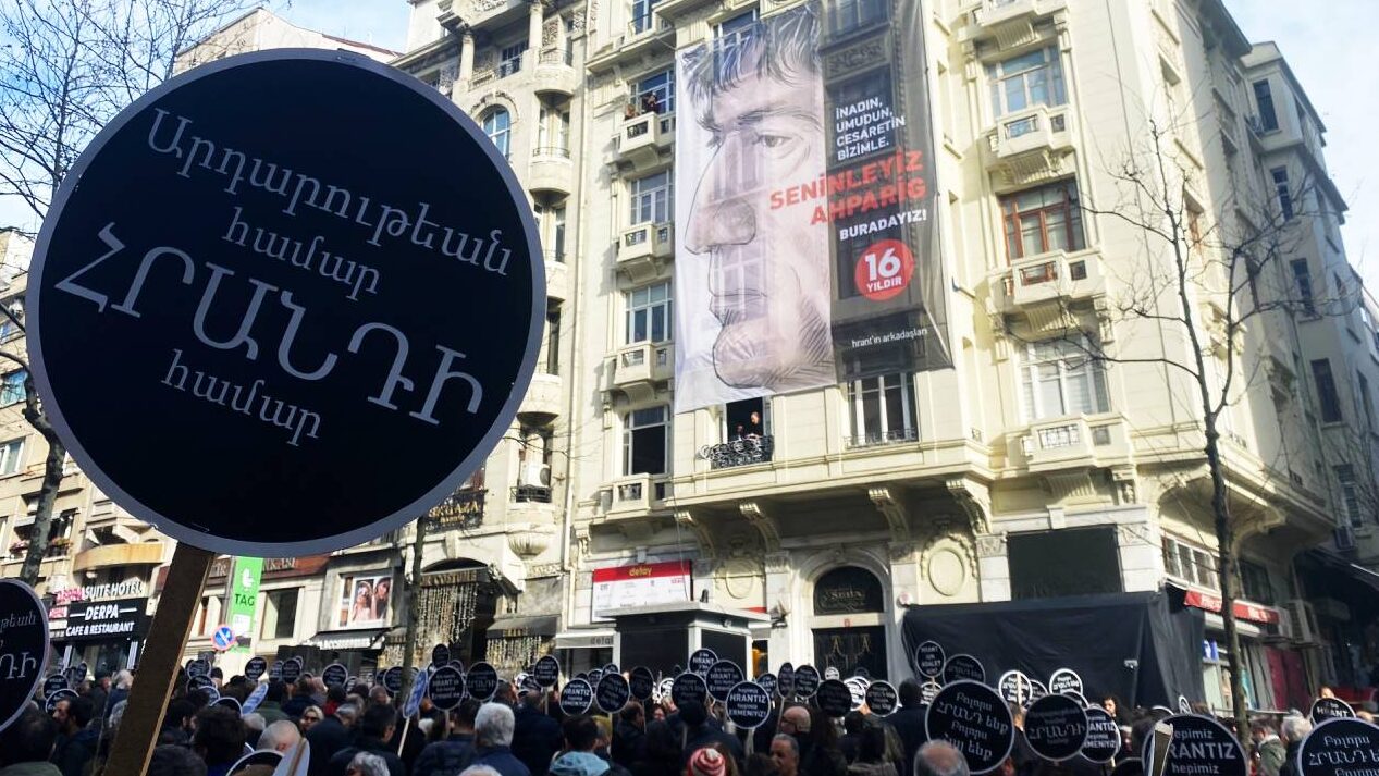 Hrant Dink, ölümünün 16’ncı yıldönümünde katledildiği yerde anıldı