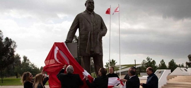 Denktaş’ın heykeli törenle açıldı