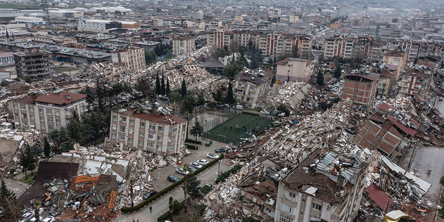 Depremlerde 5 bin 894 can kaybı