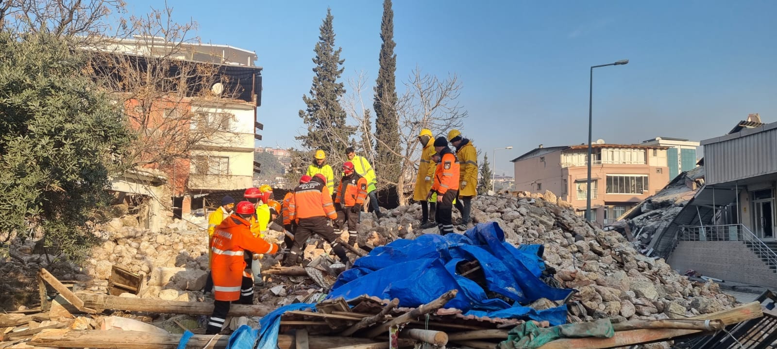 Başbakanlık Müsteşarı Güçlüsoy: Rehberler grubundan  2 cansız beden daha tespit edildi