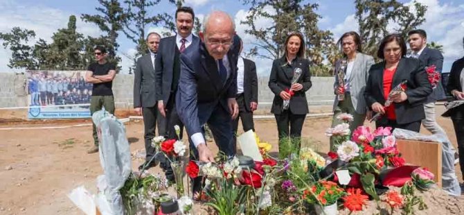 Kemal Kılıçdaroğlu, Şampiyon Melekler’in kabirlerini ziyaret edip çiçek bıraktı