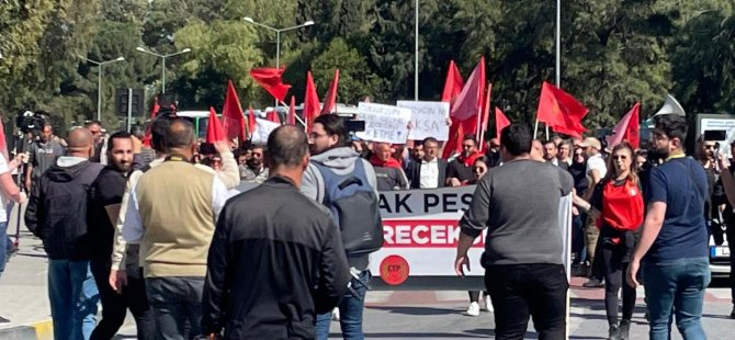 CTP “Kamu İhale (Değişiklik) Yasa Tasarısı”na karşı Meclis önünde