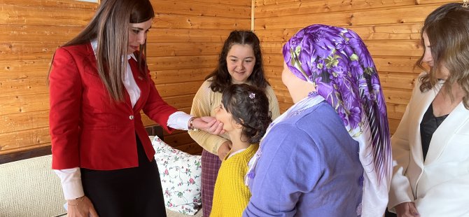 Sağlık Bakanı Altuğra, Tatlısu Zambak Tatil Köyü’nde kalan depremzedeleri ziyaret etti