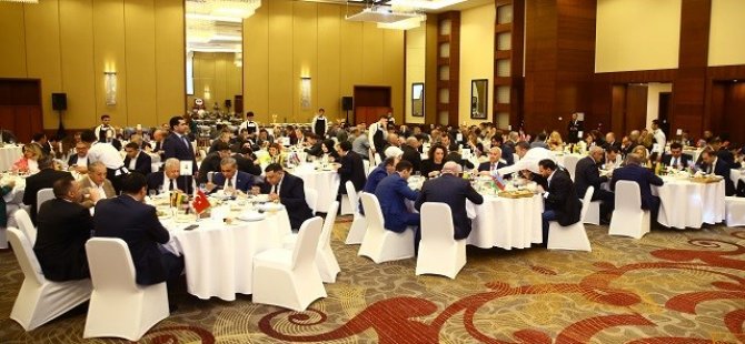 Azerbaycanlı ve Türk iş insanları iftar programında buluştu