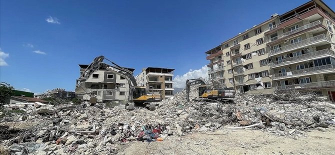 Hatay'da bina yıkım ve enkaz kaldırma çalışmaları 80 mahallede sürecek