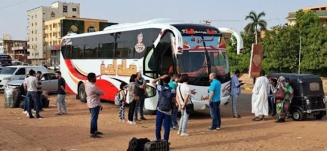 Sudan’da Türk vatandaşları otobüslerle tahliye ediliyor