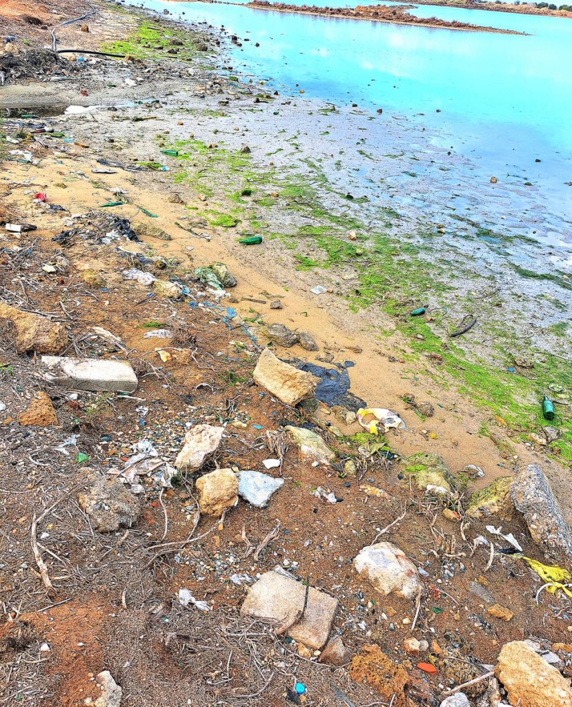 Mağusa Laguna Sahili çöpe teslim oldu