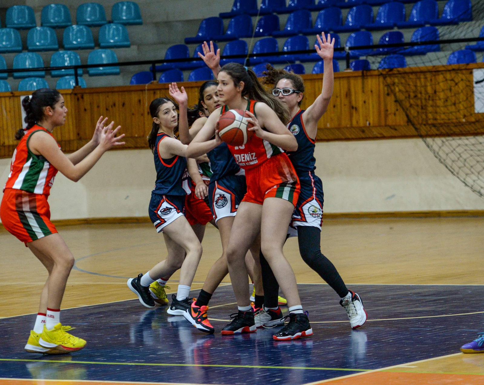 Basketbol U16 Kızlar ligi başladı... İlk maç Baf Ülkü Yurdu KOOP arasında oynandı