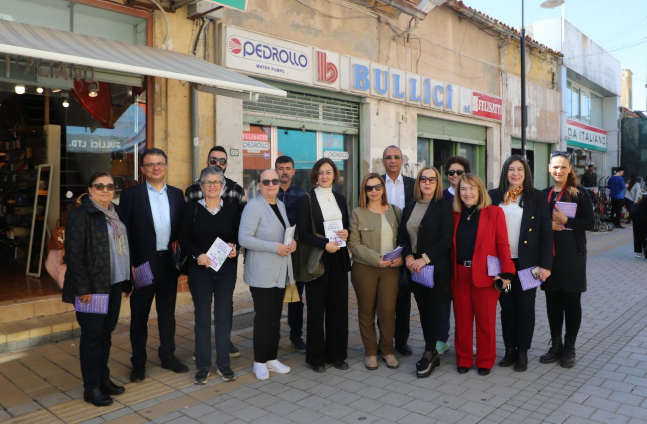 CTP Kadın Örgütü, Arasta'da Esnafı Ziyaret Ederek 8 Mart'ı Kutladı