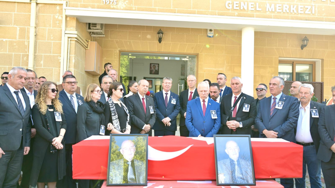 Eski bakan Tuncer Arifoğlu için UBP Genel Merkezi’nde tören düzenlendi