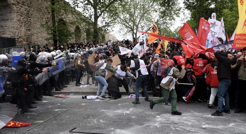 1 Mayıs: İstanbul'da polis birçok noktada Taksim'e çıkmak isteyenleri engelledi, 210 kişi gözaltına alındı